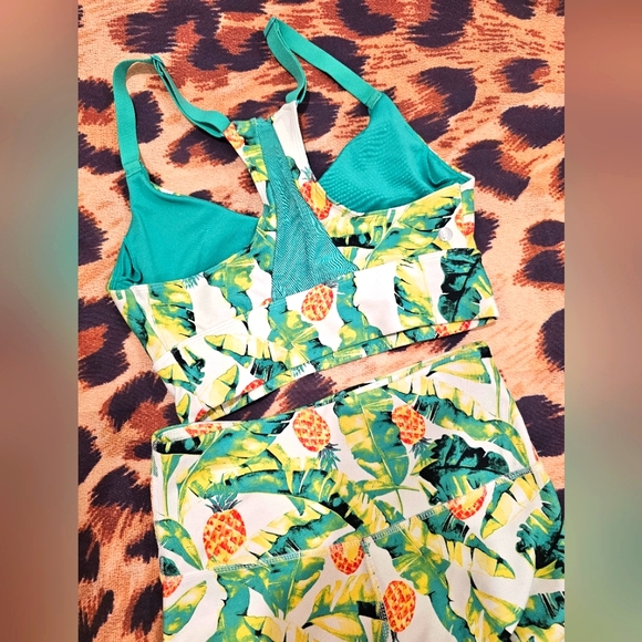 Wildfox Sweat Tropical Print Sports Bra and Leggings Set Size Small - Picture 2 of 4